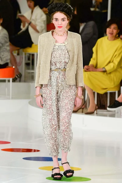 Look 60